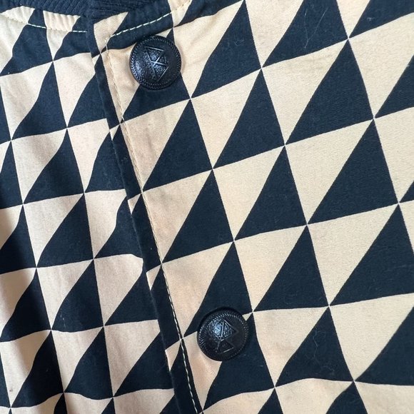 Black Scale Lightweight Triangle Geometric Print Jacket Size Medium M EUC D2135 - Picture 7 of 11